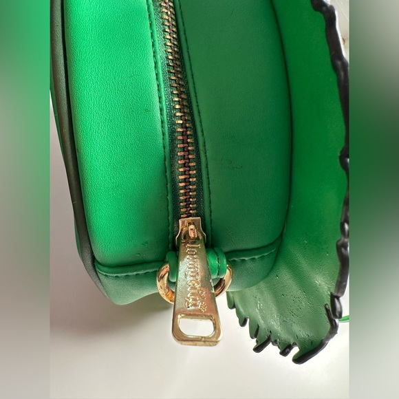 Loungefly Green and Red Snoopy Wreath Crossbody Bag NWOT - Picture 6 of 9